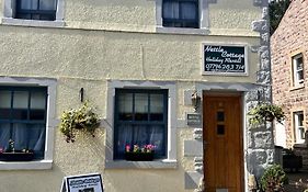 Historic Countryside Cottage - Sleeps 3 & Pets Ok
